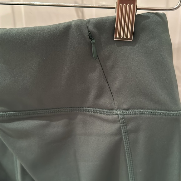 Fabletics Trinity Motion 360 HW Utility Legging - Picture 6 of 7